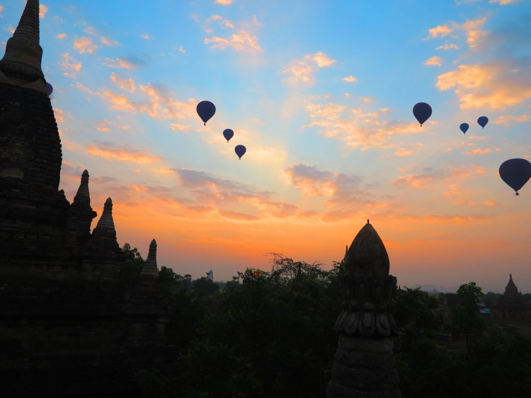 mya-bagan-sunrise-ballon