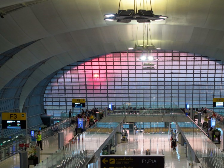 thai-bkk-airport-depart